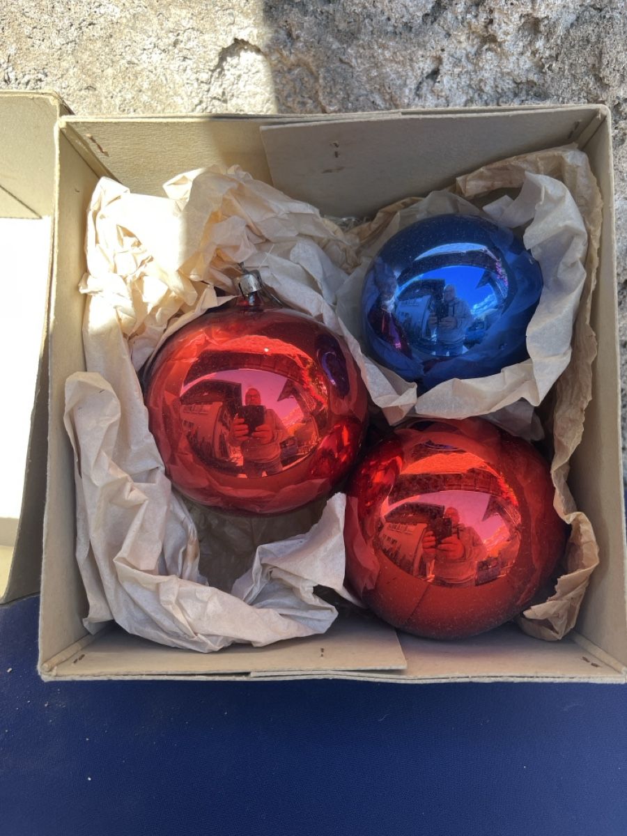 Tutte le decorazioni: 3 große alte Weihnachtsbaumkugeln 10 cm – Usato da Brienz BE venduto da hey_z9vg