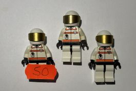 3 Stück Lego Figuren Rennfahrer.