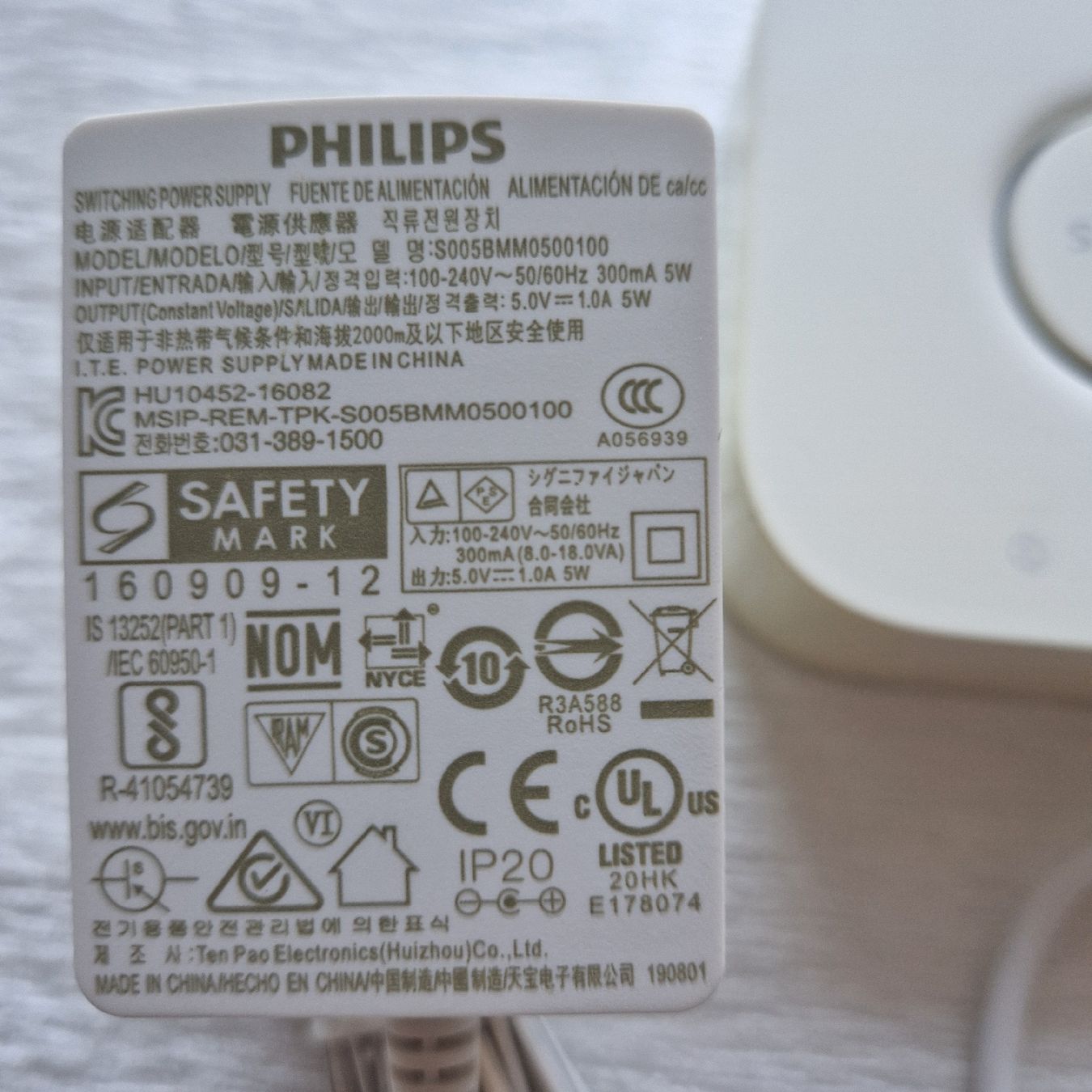 Philips Lecteurs & Adaptateurs: Philips Hue Bridge personal wireless lighting  – D'occasion à Niederrohrdorf par Nicole430 2