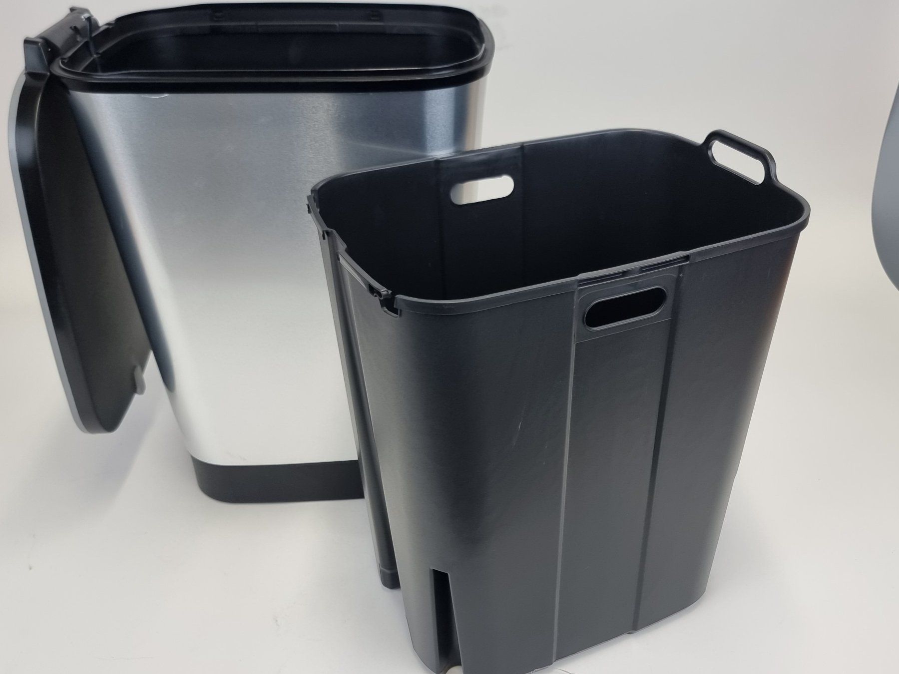 Cestini per rifiuti: Abfalleimer KIS Chic Bin M – 25L – Usato da Urtenen-Schönbühl venduto da Restwert_Schoenbuehl 3