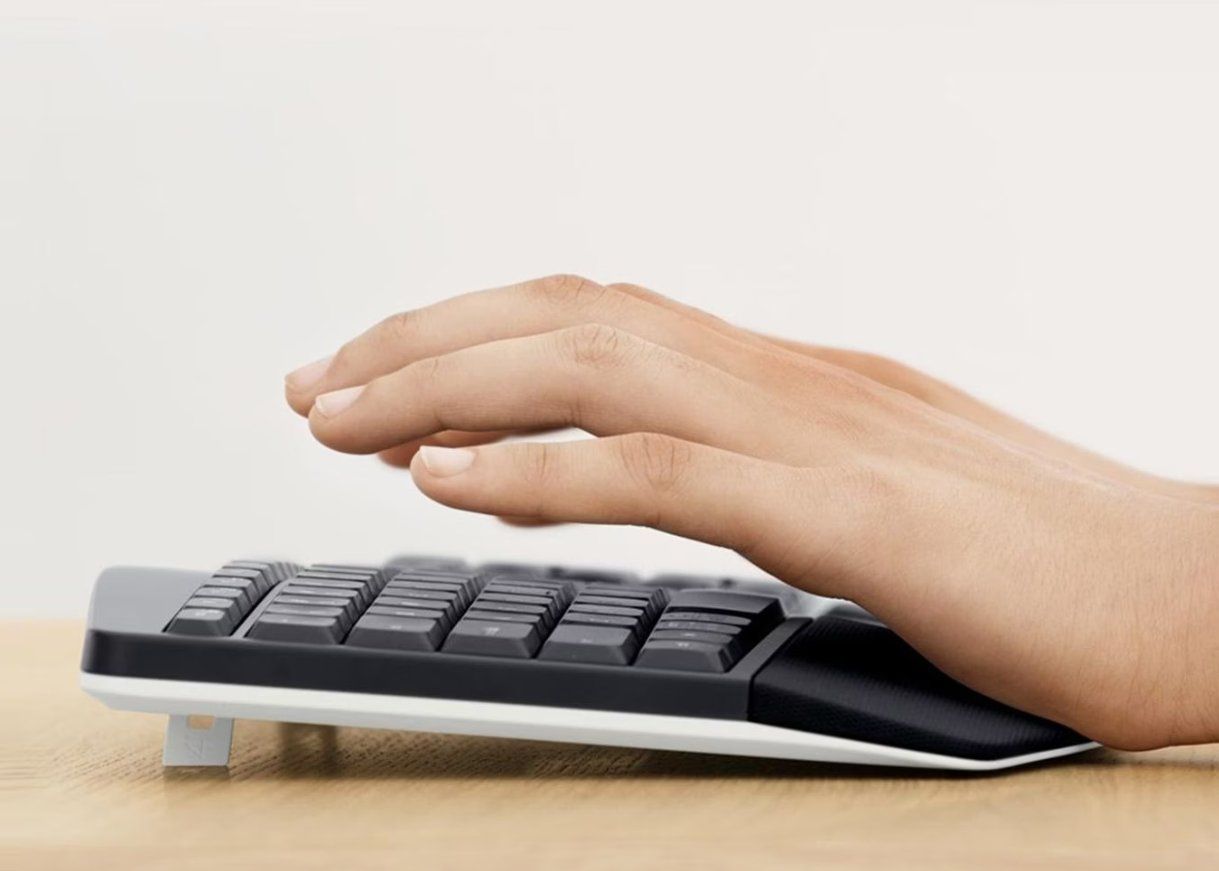 Logitech Tastaturen: Logitech MK850 PERFORMANCE Bluetooth-Set (Tastatur & Maus) – Gebraucht aus Weinfelden von SEYBOY 3