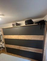 Schrank mit Schwebetüren