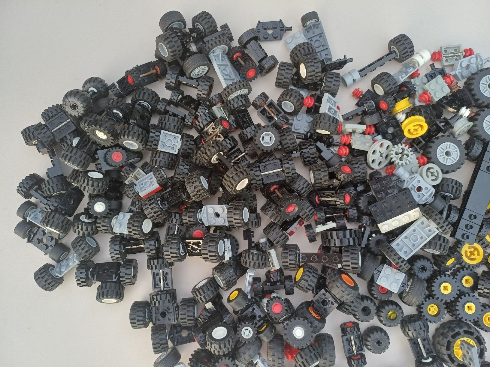 Lego Kit di costruzioni: LEGO 1kg800 de roues en vrac – Usato da Begnins venduto da Drastic-Sound 5