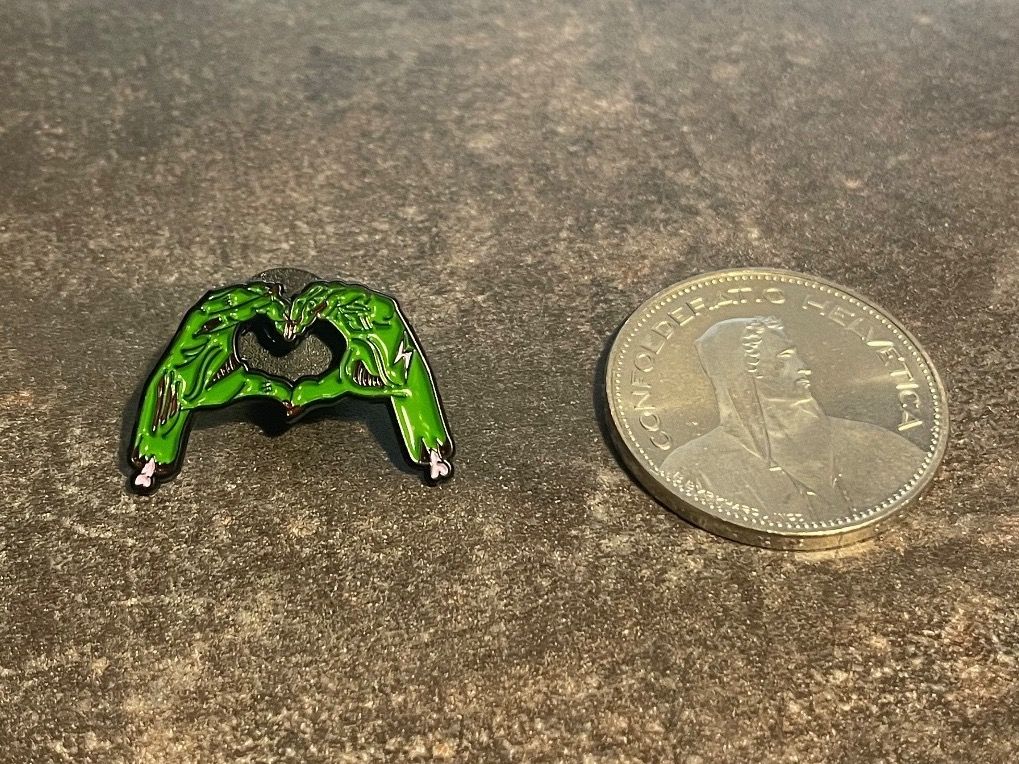Plaketten & Abzeichen: Zombie Heart Pin – Gebraucht aus Biel/Bienne von bas_c8yf 1
