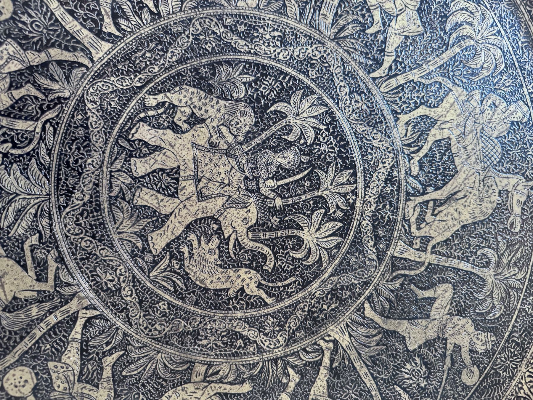 Piatti di portata: Prunkvolles orientalisches Messing-Tablett /59cm Durchmesser – Usato da Thun venduto da houzli 1