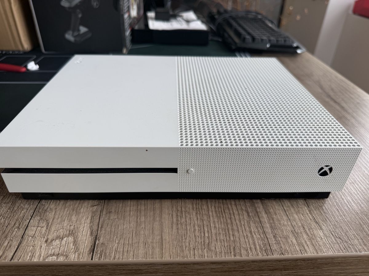Microsoft Konsolen: Microsoft Xbox One S Console White Gaming System Used – Gebraucht aus Windisch von khe_vq6h