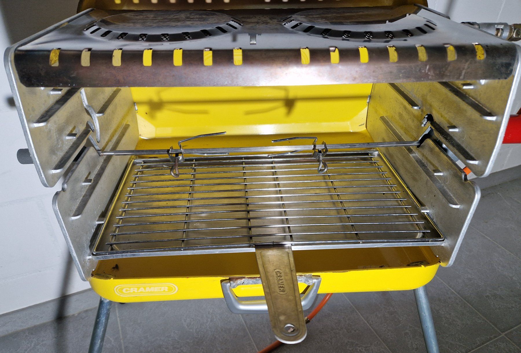 Grills: Cramer Gas-Grill, gelb mit Schlauch gebraucht – Gebraucht aus Neuendorf von Tuba2901 2