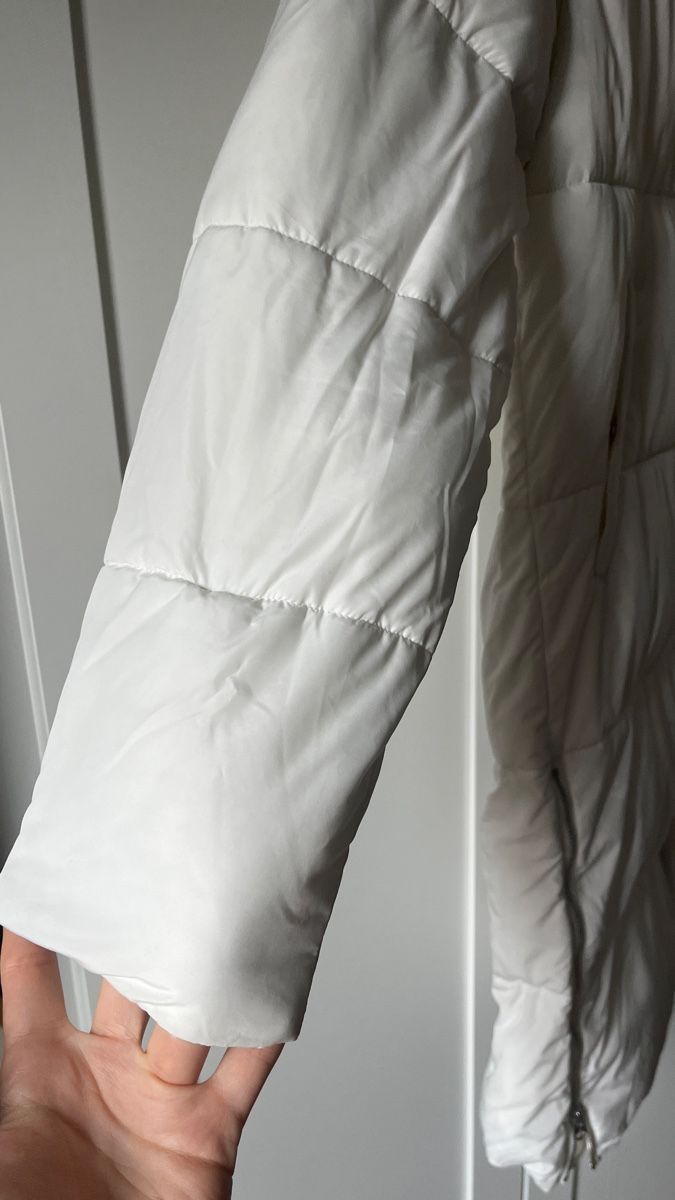Calvin Klein Cappotti: Calvin Klein Wintermantel Weiss Gr. S – Usato da Rapperswil SG venduto da Natalia_Ruzhyna 1