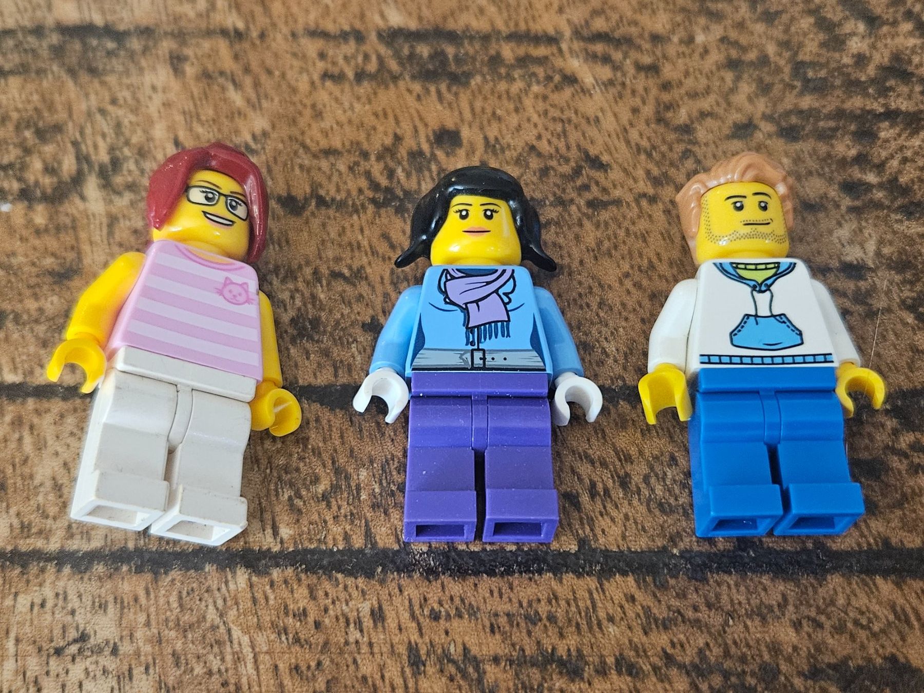 Lego Kit di costruzioni: lego lot de 3 figurines – Usato da Confignon venduto da Ecrofigs
