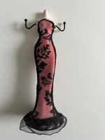 Schmuckständer im Ballkleid – Elegant& praktisch