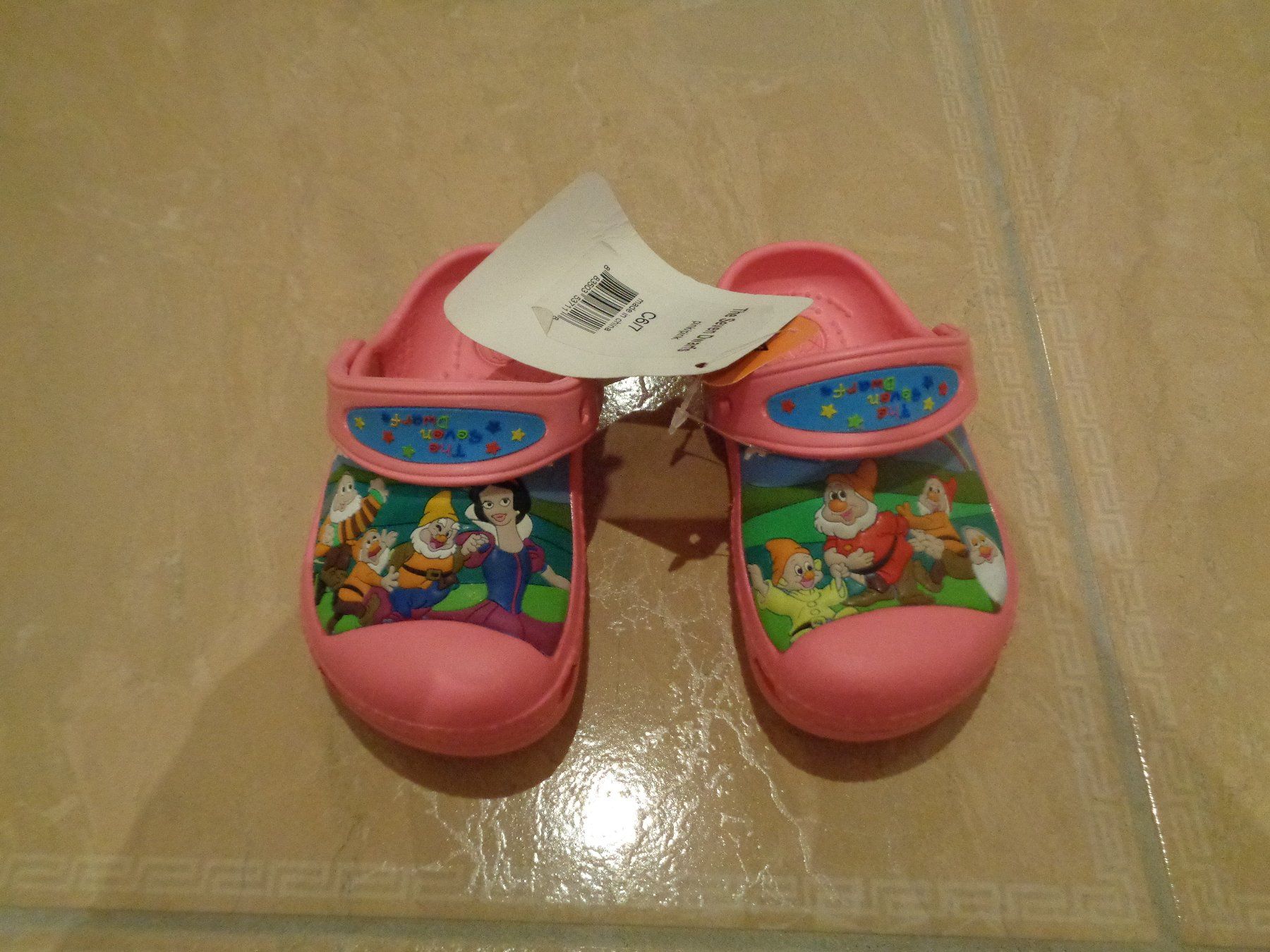 Crocs Scarpe per ragazzi: Disney neue süsse Crocs, 22-24 – Usato da Klingnau venduto da Markus14