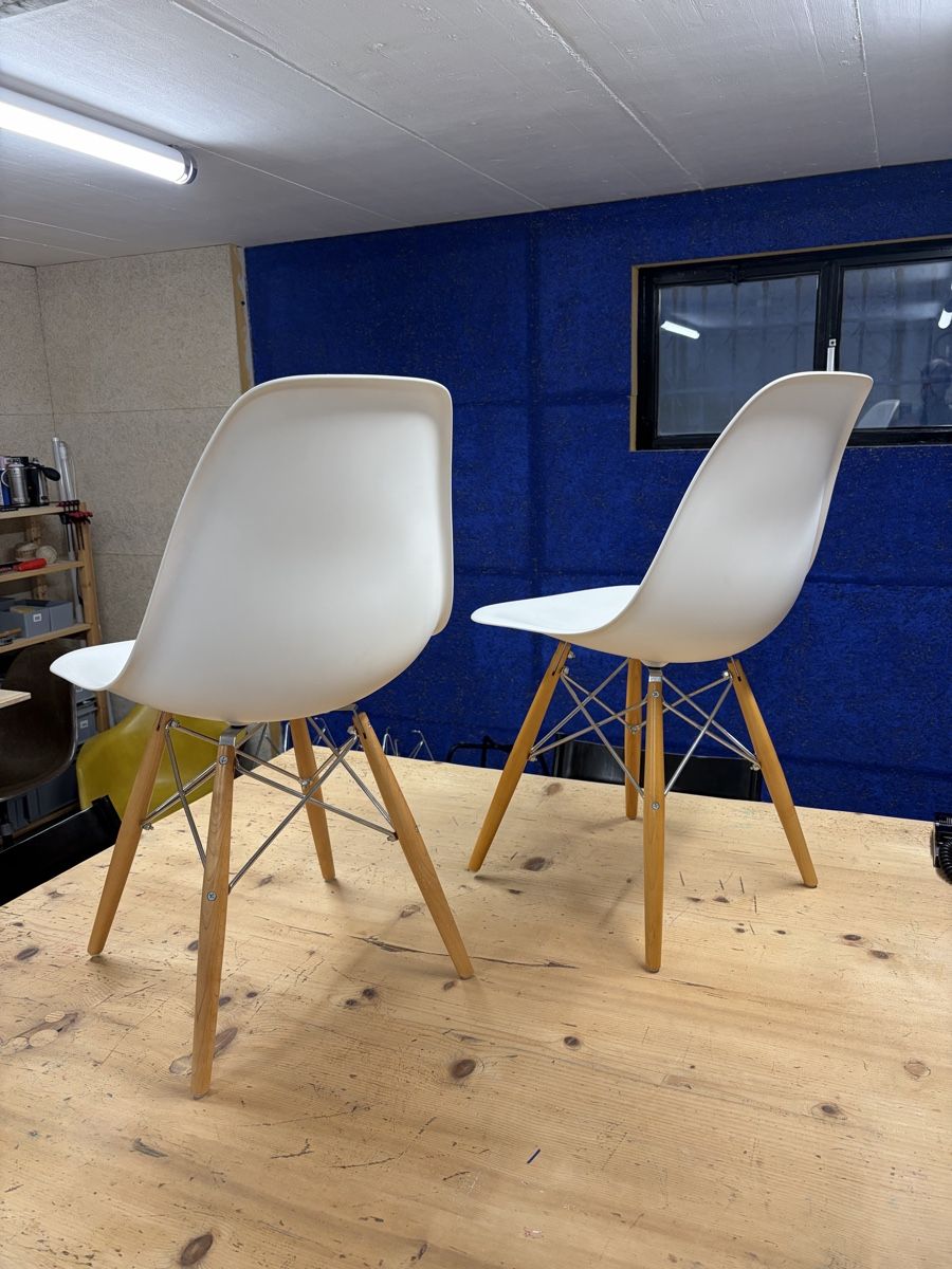 Vitra Sedie: Eames Plastic Side Chair weiss – Usato da Wohlen AG venduto da maetthi81 1