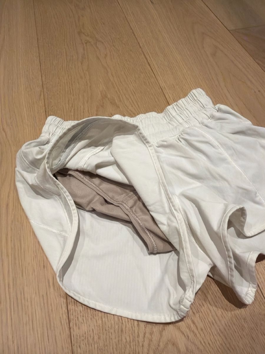 Lululemon Leggings: Lulu lemon shorts white – Usato da Zürich venduto da sat_6pvq 2