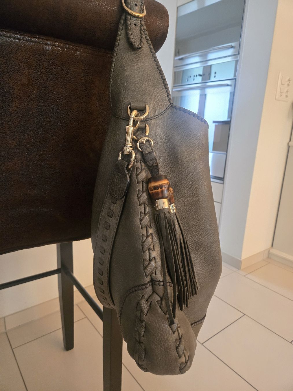 Gucci Borse da donna: Gucci Tasche Leder Grau mit Bambus – Usato da Baar venduto da LuxuryHunt 1