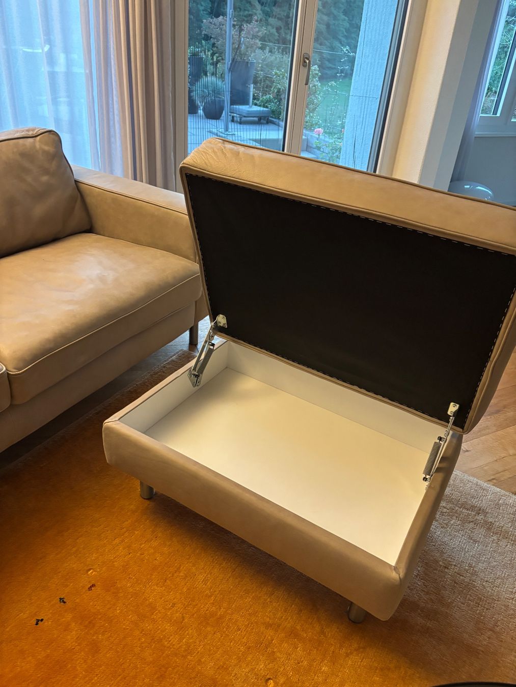 Pfister Sofas: Ledersofa mit passenden Polsterhocker – D'occasion à Lohn-Ammannsegg par brainy66 2