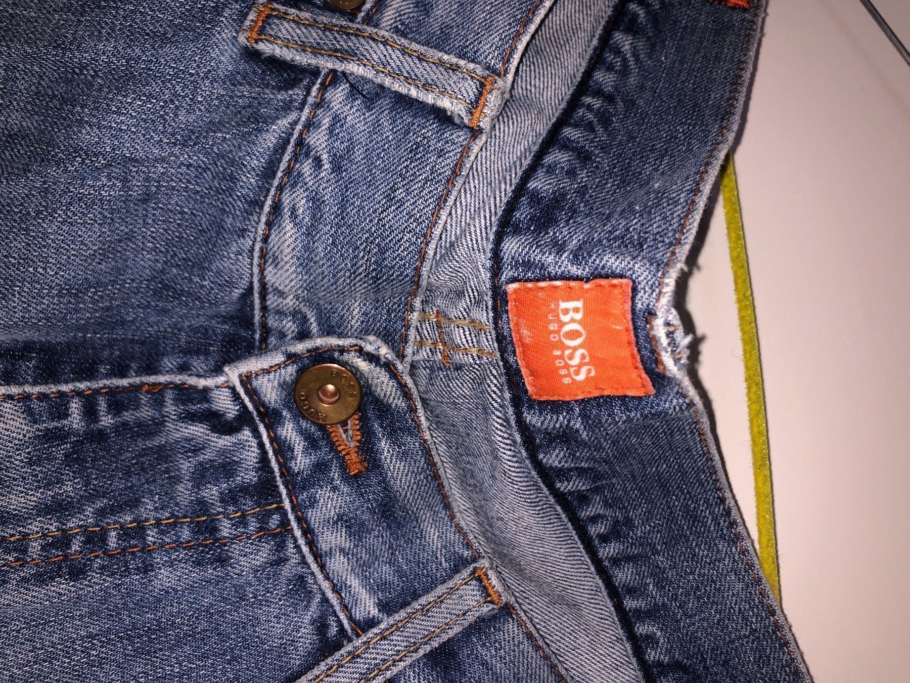 Hugo Boss Jeans: Hugo Boss Jeans – Usato da Schlieren venduto da Flower5