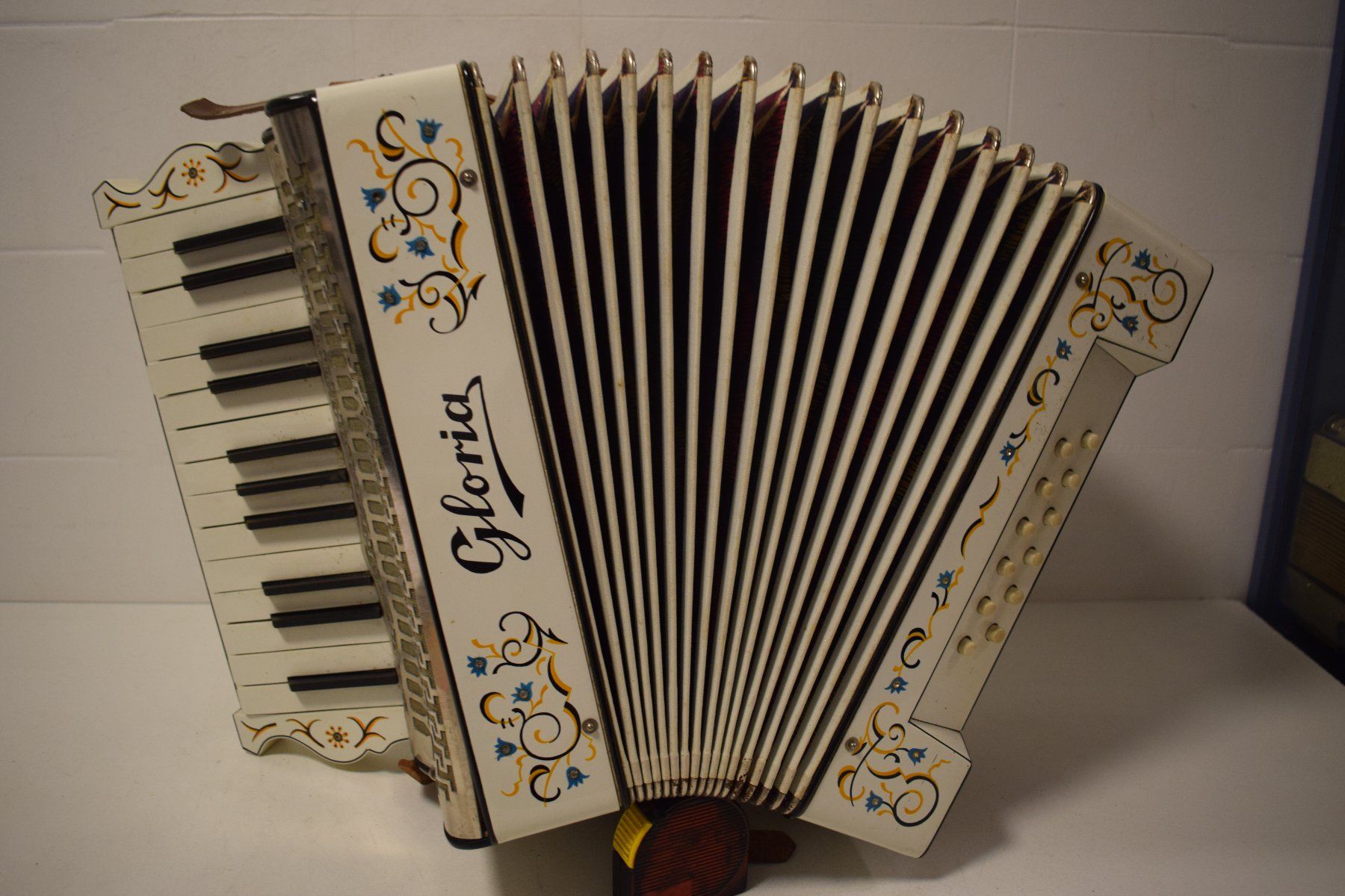 Strumenti musicali: Antikes Akkordeon Gloria – Usato da Zürich venduto da Brockito 5