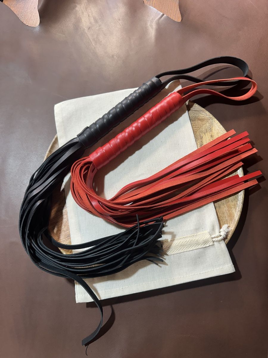 Altro in Accessori per animali: Handgefertigter Leder-Flogger – Nuovo e nell'imballaggio originale da Mettmenstetten venduto da vad_57p2 4