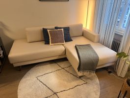 MYCS Sofa TYME - beige mit Récamiere