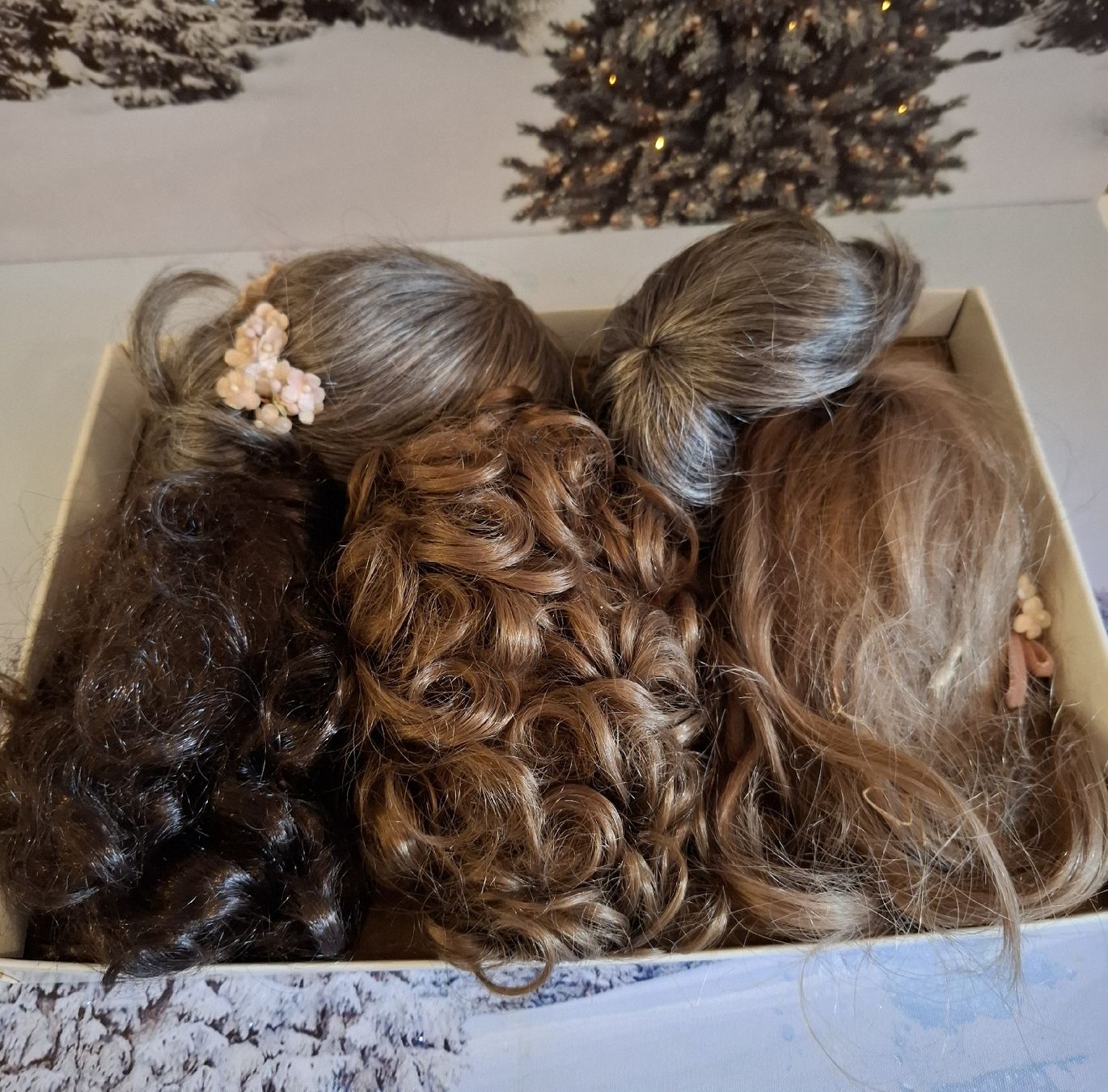 Puppen: 9 VERSCH.PUPPENPERÜCKEN – Neu (gemäss Beschreibung) aus Gretzenbach von schibaya 1
