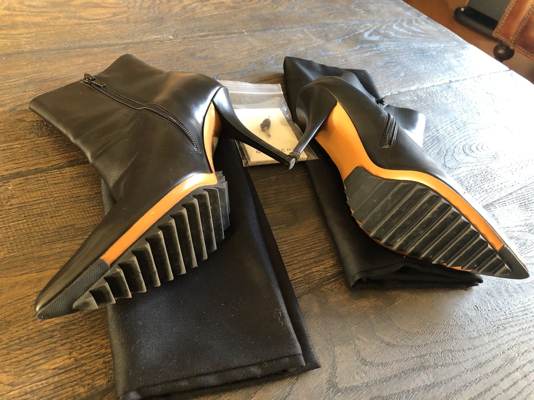 Givenchy Scarpe da donna: Givenchy Stiefeletten, Gr. 40 – Usato da Erlenbach ZH venduto da verbena_mint