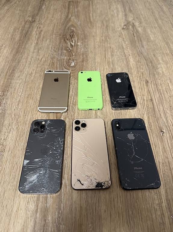 Telefoni cellulari / Smartphones: Iphone's – Difettoso da Reinach AG venduto da Tt32056 1
