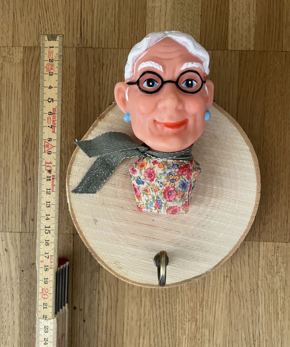 Guardaroba: Garderobe mit Kasperli Figur – Usato da Zürich venduto da Refereefair 3