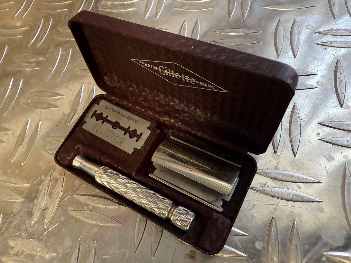 Gillette Rasoi & Lamette da barba: Gillette Vintage – Usato da Horriwil venduto da Carrera68