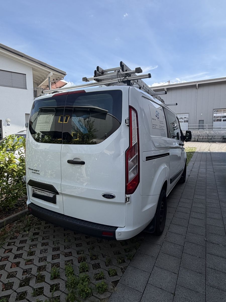 Ford Automobili: Ford Transit Custom weiss mit Dachträger – Difettoso da Buttisholz venduto da NG4S 2