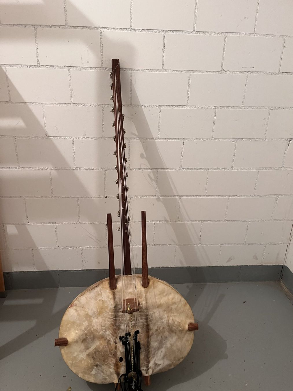 Strumenti musicali: Westafrikanische Kora Stegharfe, Eigenbau, Wirbel – Usato da St. Gallen venduto da Wirkstadt_Kunst