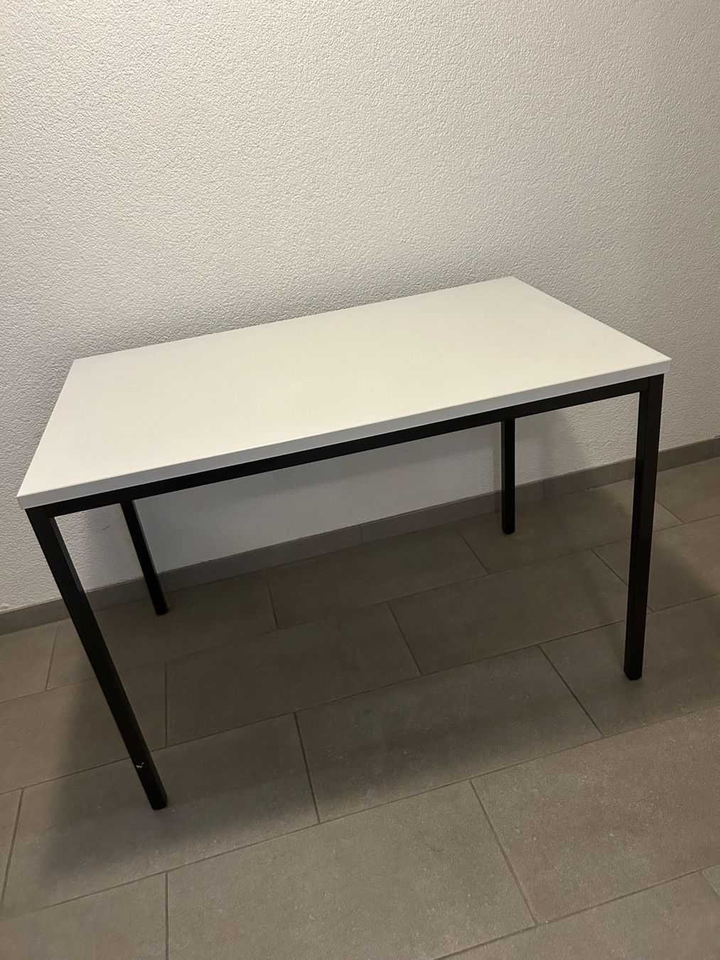 Tavoli: Table simple et moderne – Usato da Echallens venduto da VintageMann