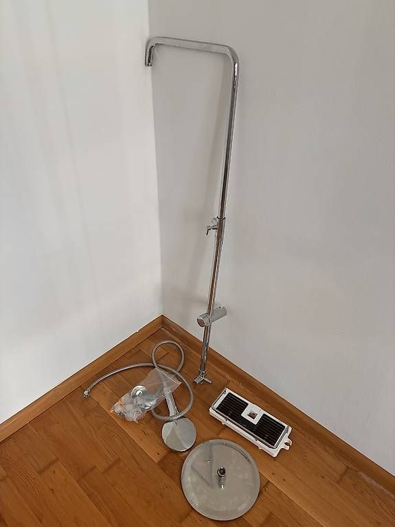 Pommeaux de douche: Duschset komplett -Duschstange mit Regendusche – D'occasion à Allschwil par mar_vg7z 2