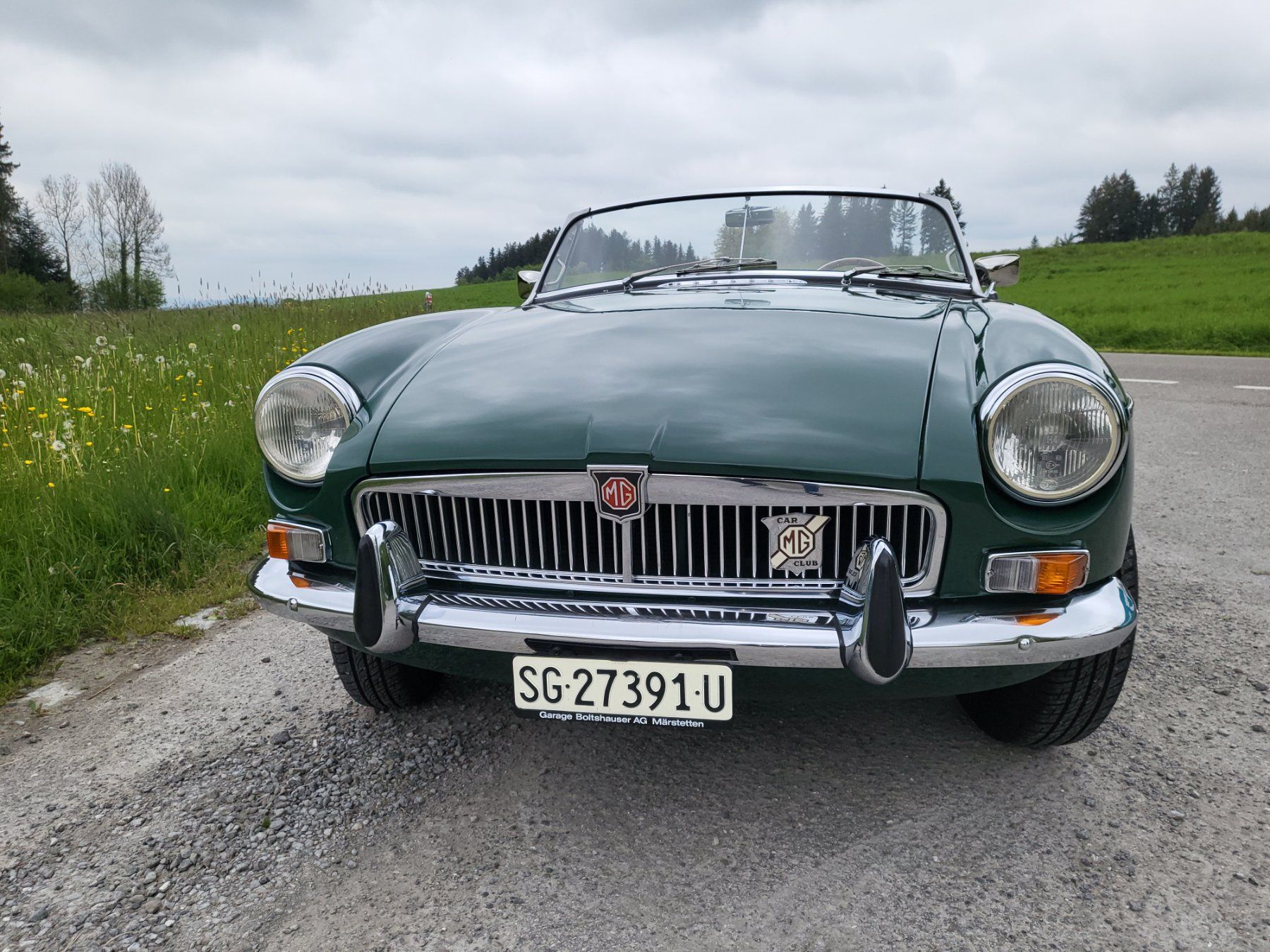 MG Automobili: MG B Cabriolet - Veteranenstatus – Usato da St. Gallen venduto da Skydive0 2