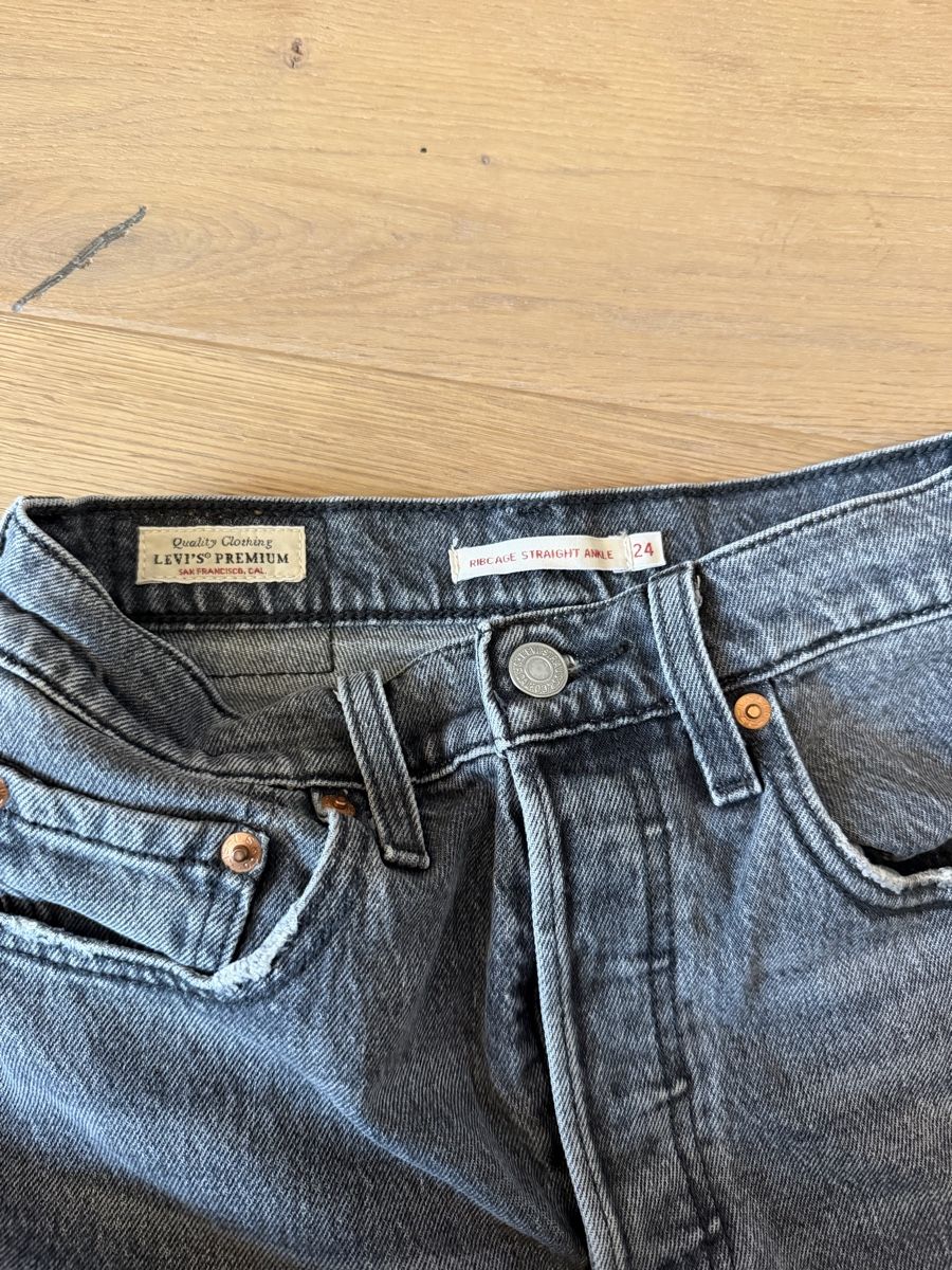 Levi's Jeans: Levi's Ribcage Straight Ankle Jeans – Gebraucht aus Bubendorf von str_b80p 1