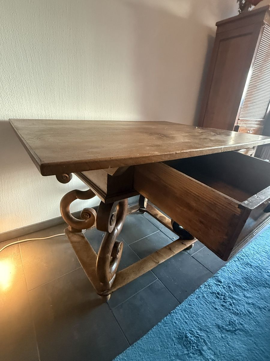 Tables: Eleganter Holztisch – D'occasion à Chur par pet_q7kd 3