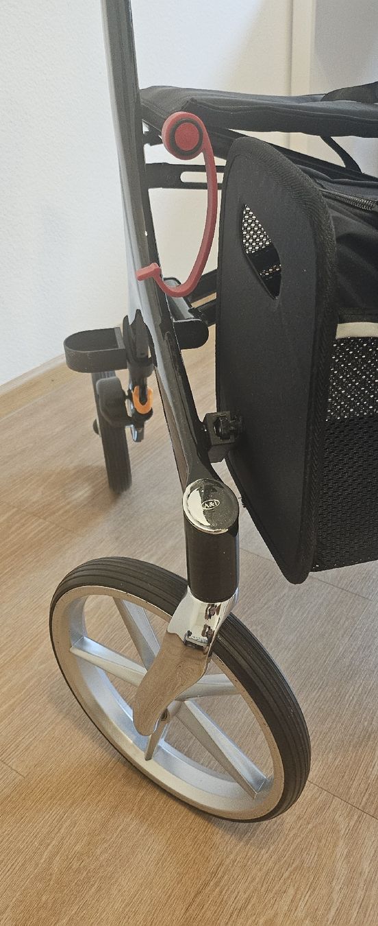 Ausili per la deambulazione: Rollator Bescomedical aus Carbon  – Usato da Basel venduto da Xanperican 4