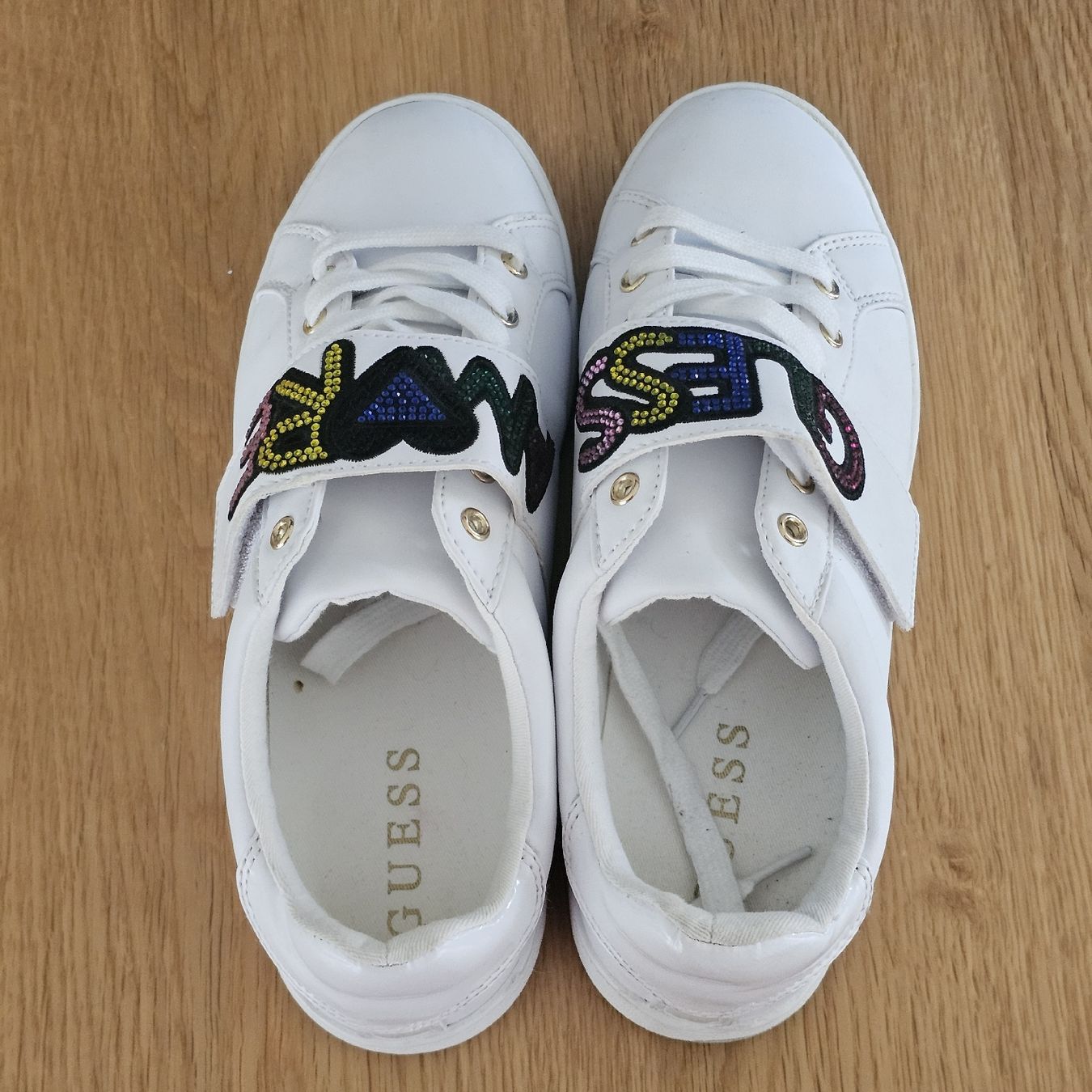 Guess Scarpe da donna: Guess blanches avec strass taille 39 – Usato da rolle venduto da Noma-collectible 4