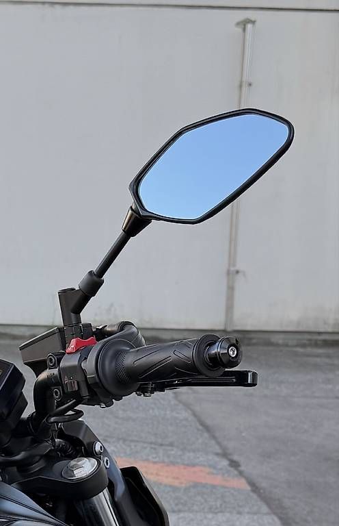 Tutti i ricambio per moto: Vendo retrovisore DX Yamaha – Usato da Arbedo venduto da jar_8v98