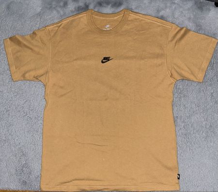 Nike The Nike Tee Loose Fit Herren T-Shirt Grösse M neu