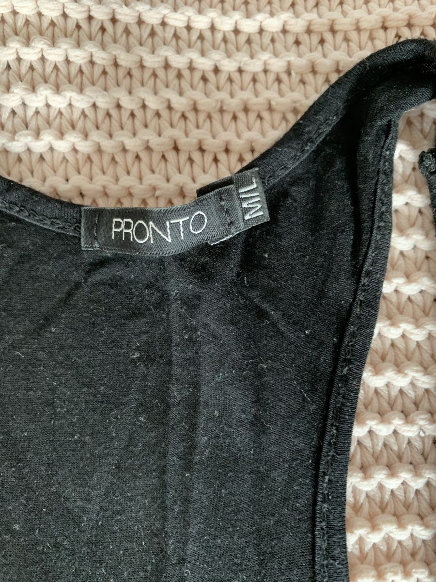Top: Débardeur noir simple – Usato da Montreux venduto da Izapeche811 1