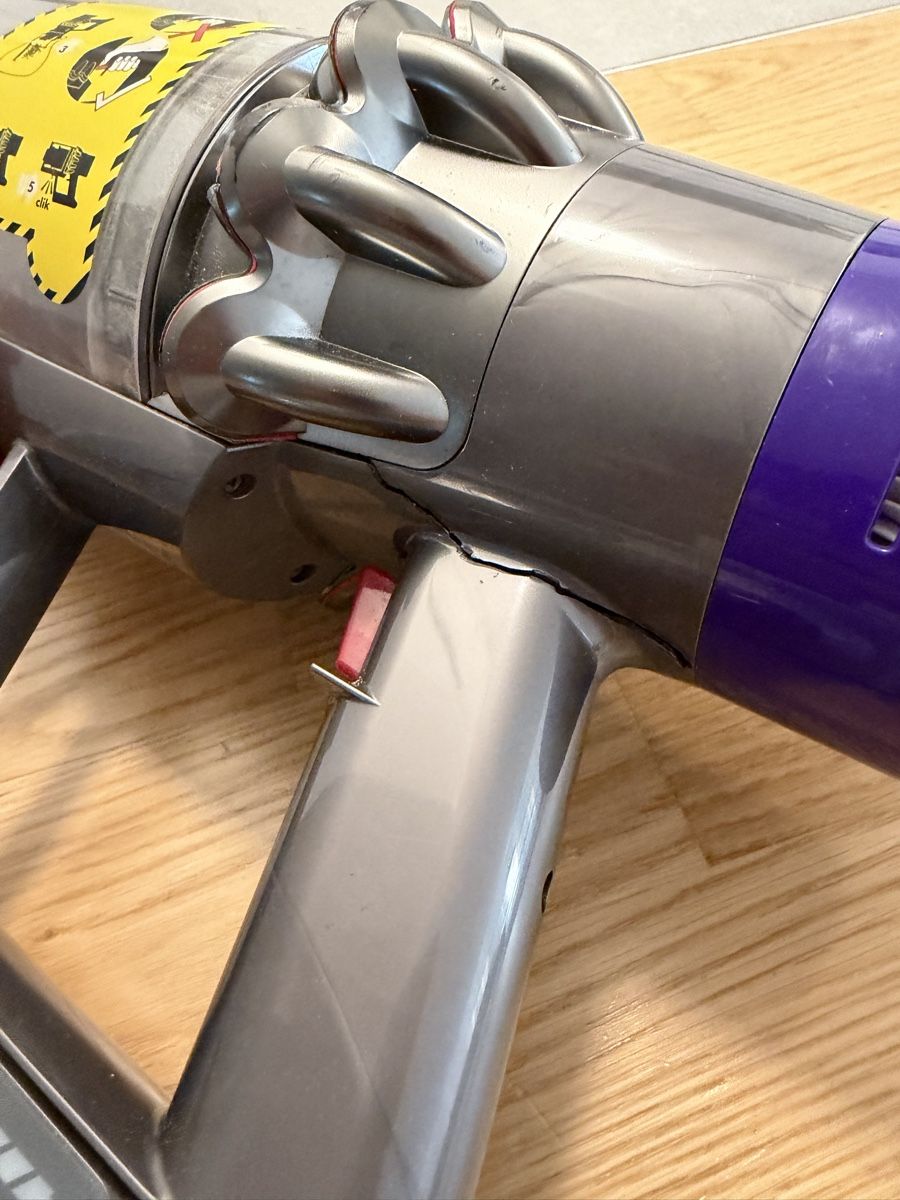 Dyson Aspirateurs & Accessoires: Dyson V10 – Défectueux à Meyrin par SA_3006 1