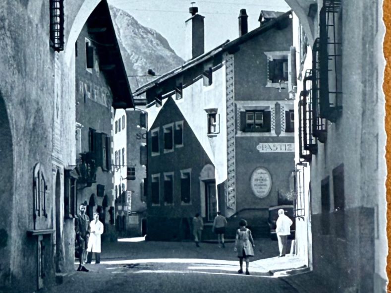 Cartoline postali: AK: ZUOZ - Animée – Usato da Lutry venduto da Ediego 1