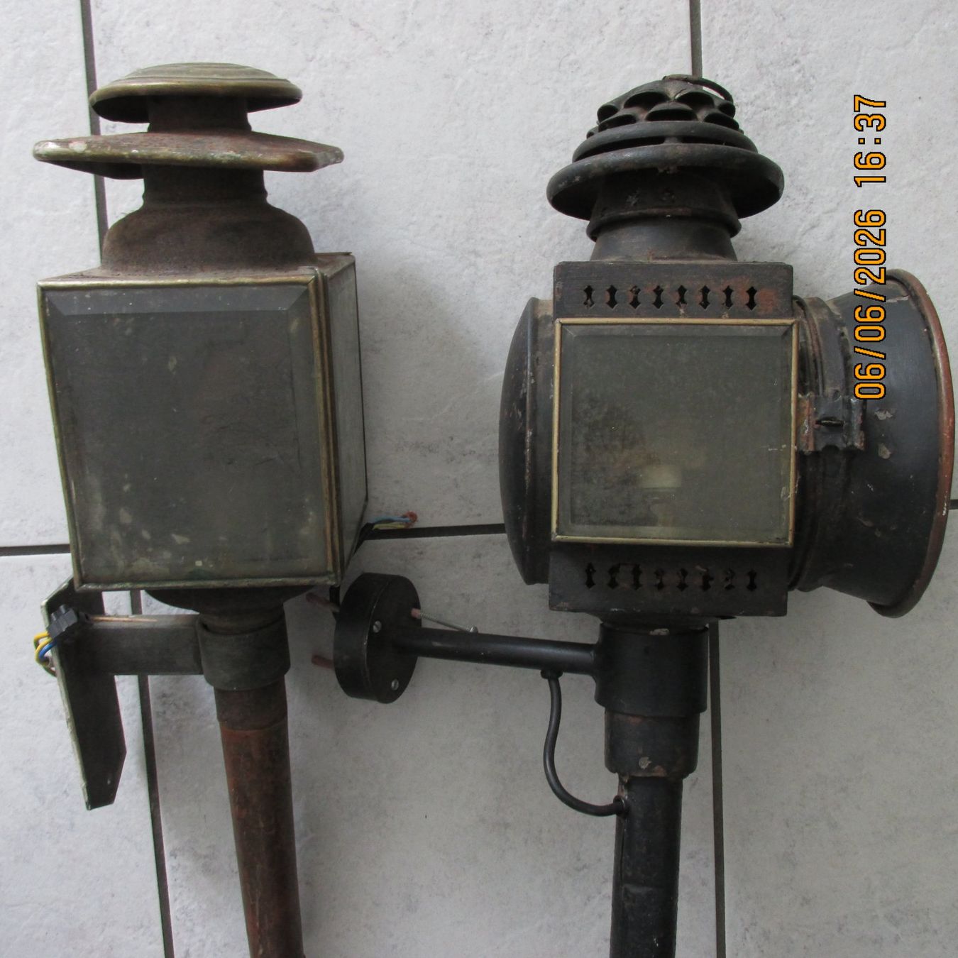 Lampade: Antike Kutschenlampen, 2 Stk., Nostalgie – Usato da Galgenen venduto da Forflowers 2