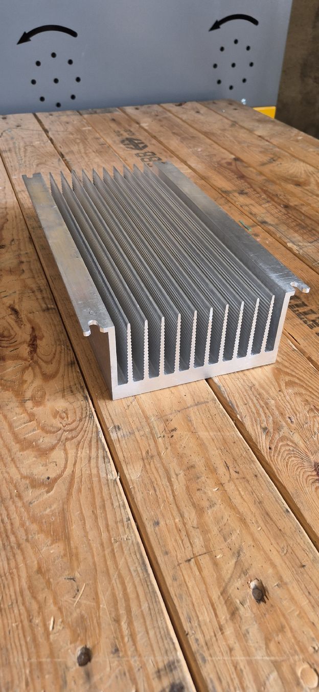 Componenti elettronici: Aluminium Kühlkörper,  4.2Kilogramm – Usato da Buttisholz venduto da REX001