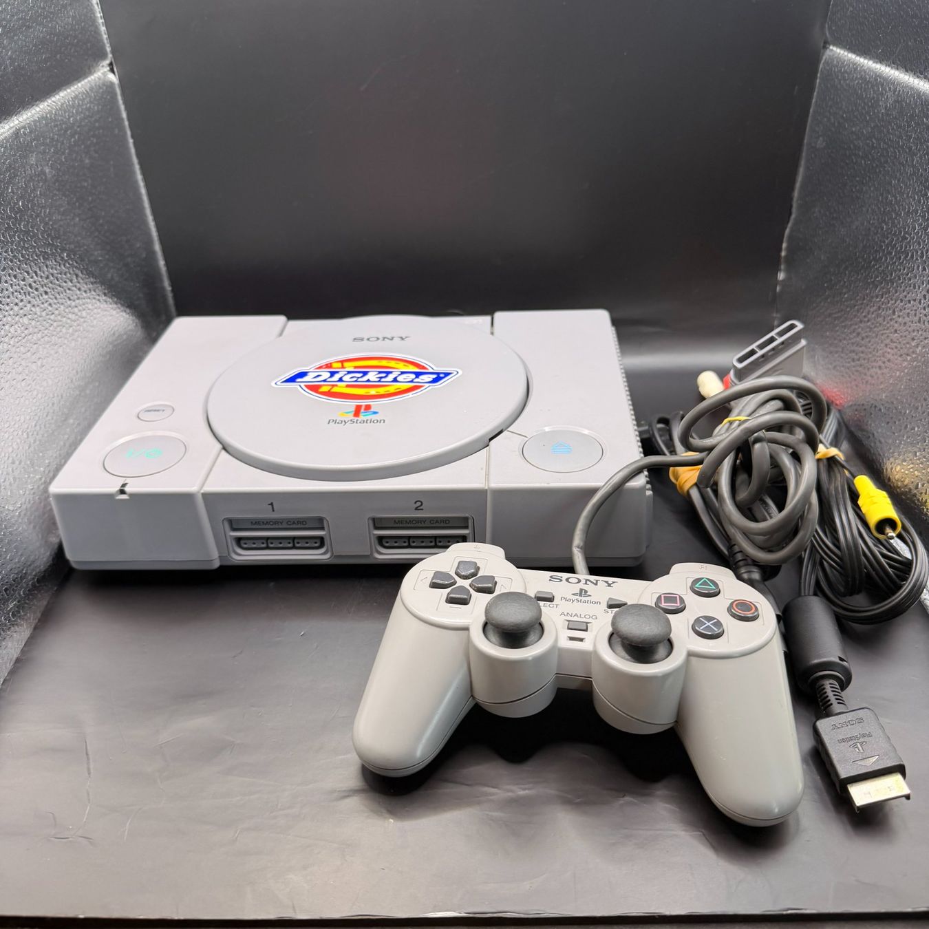 Sony Console: Sony PlayStation 1 – Usato da Düdingen venduto da Nerdworld