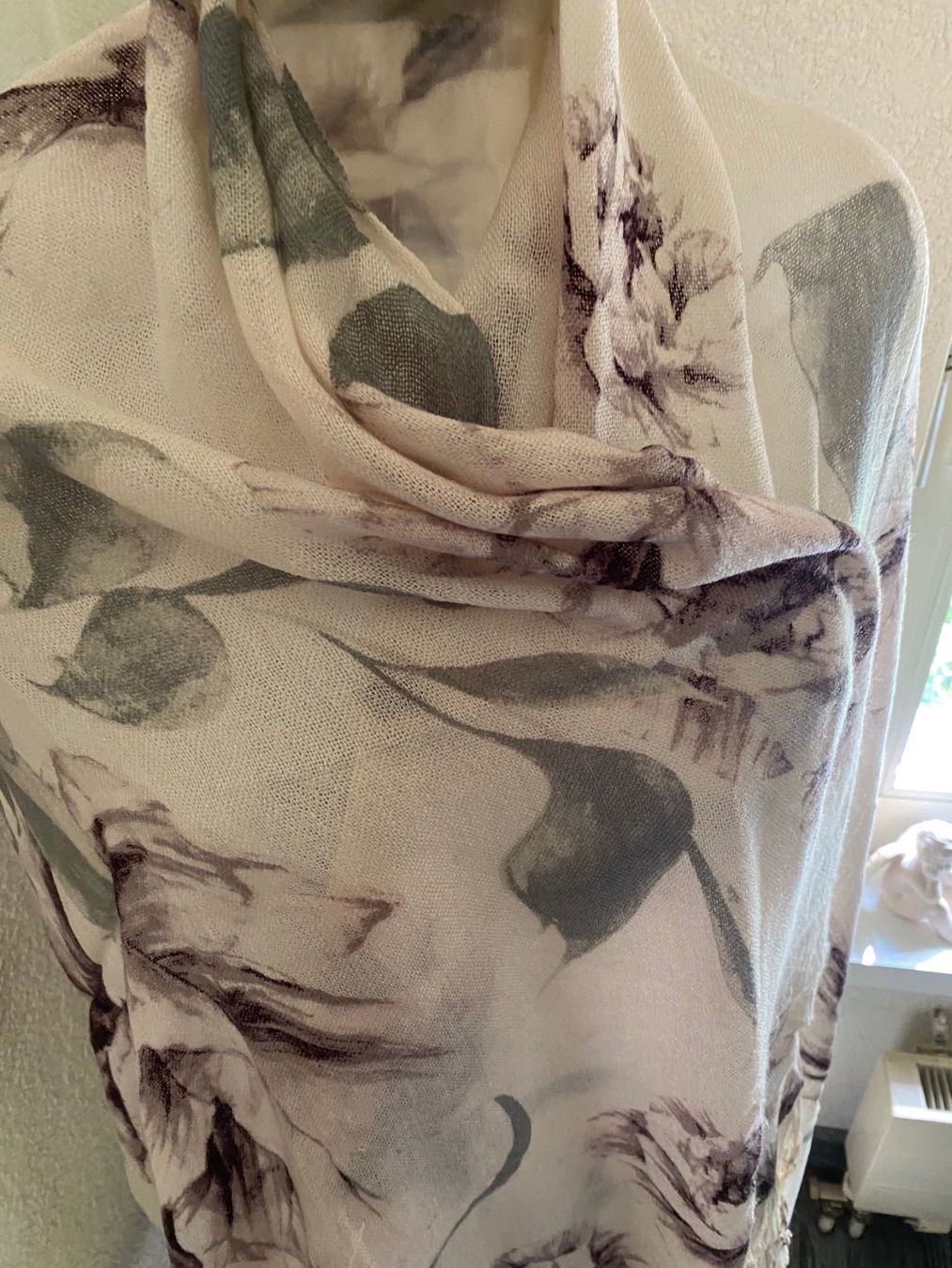 Foulard & Sciarpe: grosses weiches Tuch/Schal – Usato da Allenwinden venduto da Obalu 1