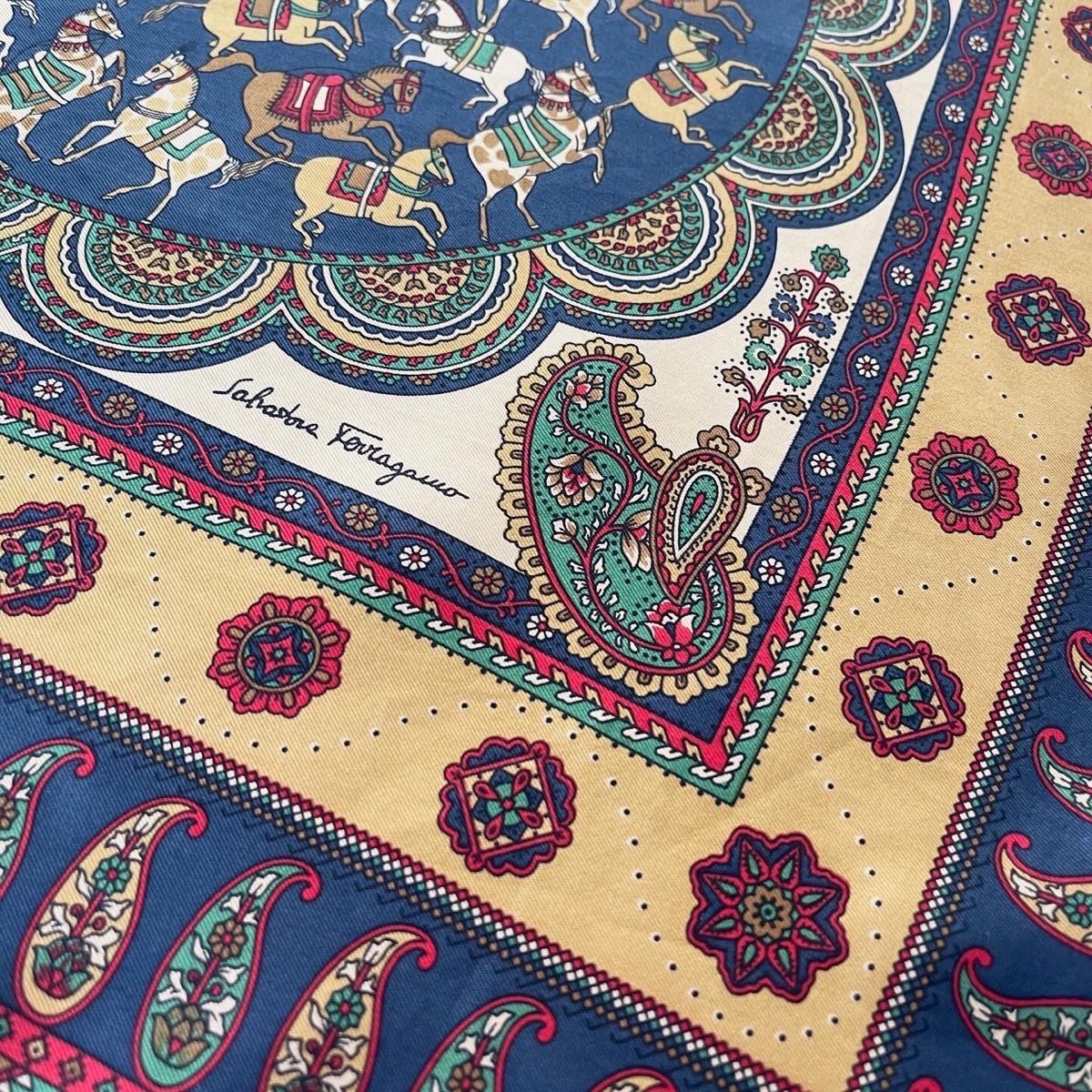 Salvatore Ferragamo Foulards, Tücher & Schals: SALVATORE FERRAGAMO Vintage Scarf – Neu (gemäss Beschreibung) aus Freienbach von Avviivva_Shop 3