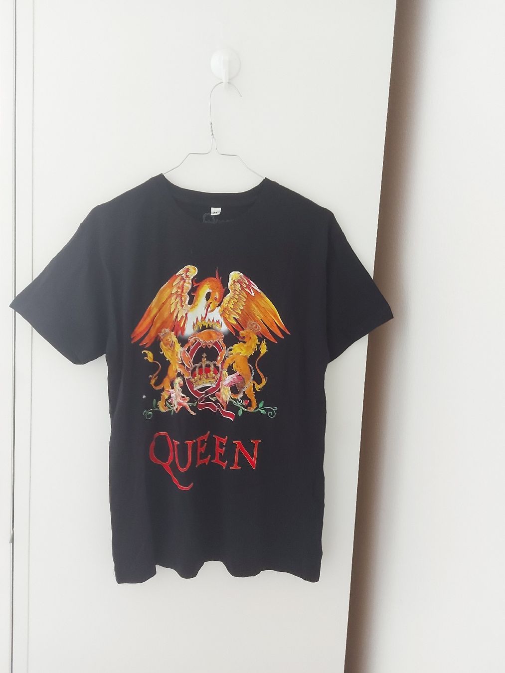 T-Shirts: T-shirt Queen noir – Neu (gemäss Beschreibung) aus Le Mont-Pèlerin von jux_x96b