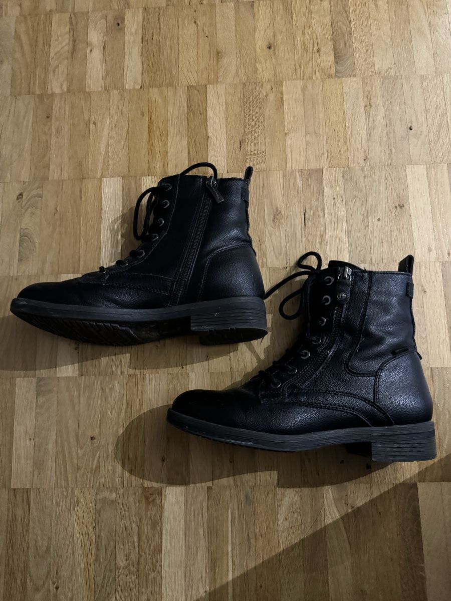 Tamaris Damenschuhe: Stiefeletten Tamaris schwarz Gr. 37 – Gebraucht aus Uznach von Martina191185 2