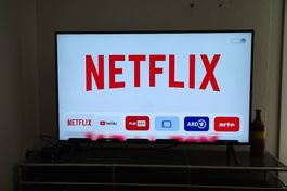 Samsung 49 4K UHD Smart TV (UE49NU7170) voll funktionsfähig